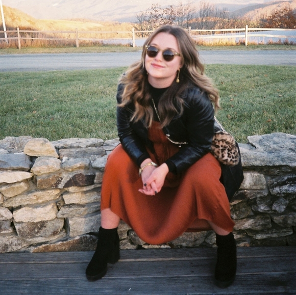 Meet your Posher, Carly - Picture 1 of 1